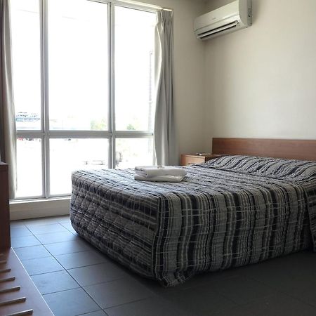 טאונסביל Upper Ross Hotel מראה חיצוני תמונה