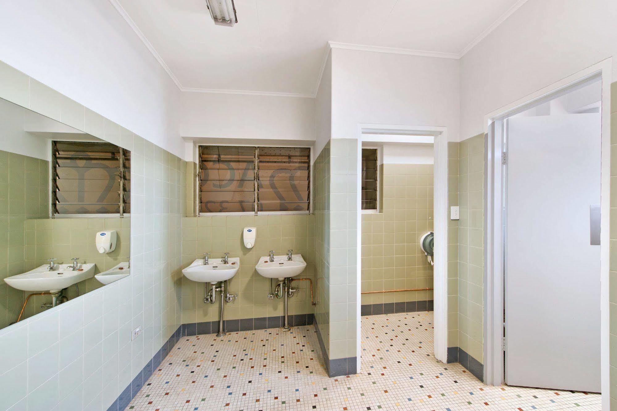 טאונסביל Upper Ross Hotel מראה חיצוני תמונה