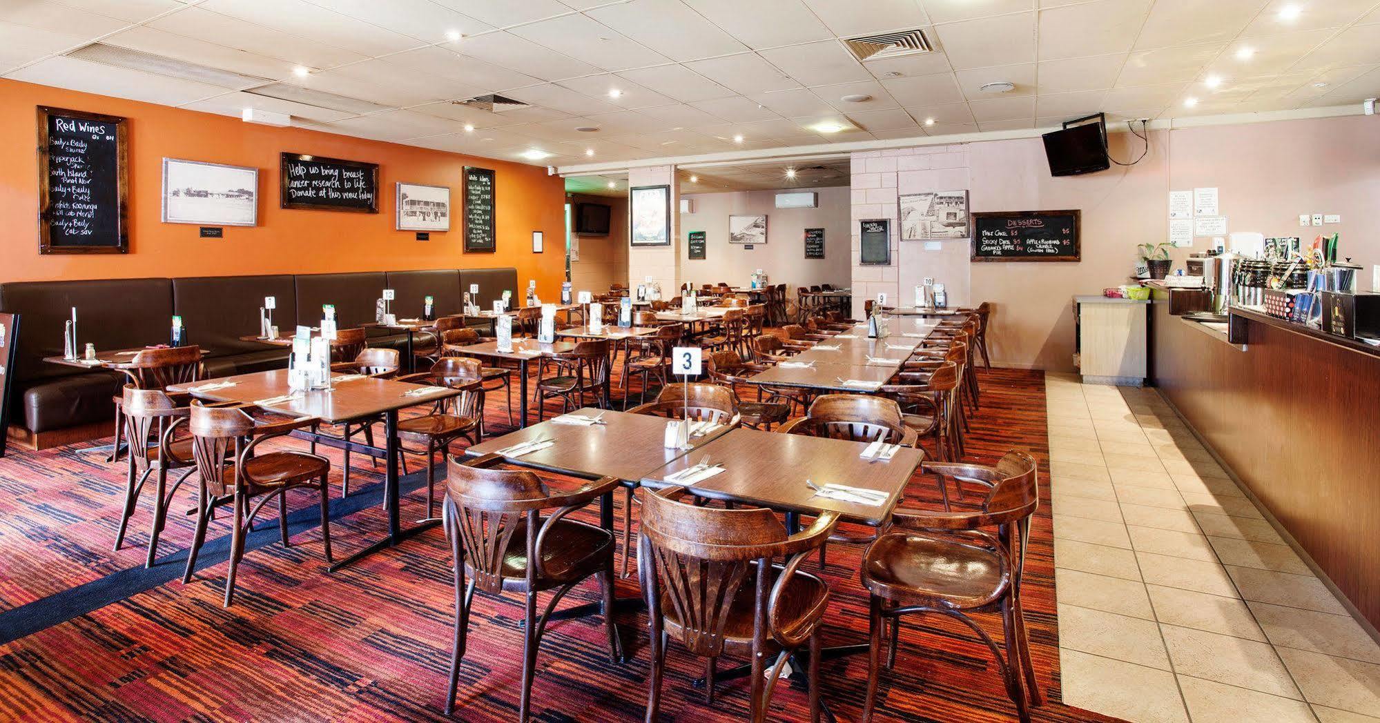 טאונסביל Upper Ross Hotel מראה חיצוני תמונה